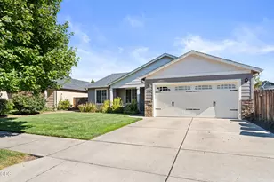 908 Archer Dr, Medford, OR 97501 - Photo 3