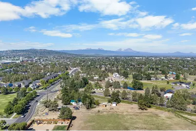 21010 Yeoman Road, Bend, OR 97701 - Photo 27