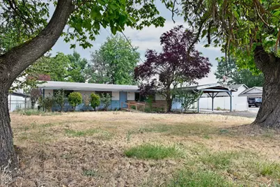 452 W Pine Street, Central Point, OR 97502 - Photo 1