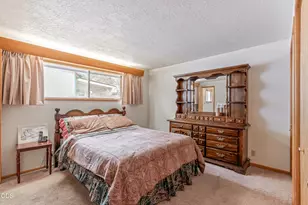 410 SE 10th St, Madras, OR 97741 - Photo 9