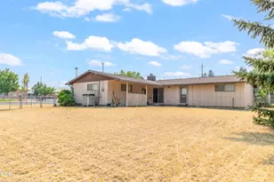 410 SE 10th St, Madras, OR 97741 - Photo 23