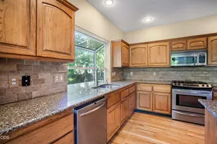 1083 SE Shadowood Dr, Bend, OR 97702 - Photo 15