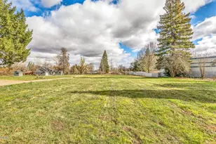 Cascade Dr, Central Point, OR 97502 - Photo 1