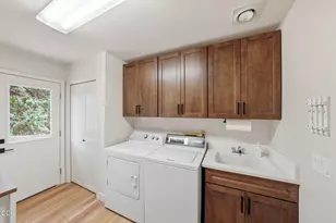 1287 NW City Heights Dr, Bend, OR 97703 - Photo 11