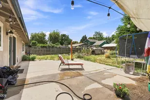 2372 Happy Valley Dr, Medford, OR 97501 - Photo 25