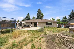 2372 Happy Valley Dr, Medford, OR 97501 - Photo 29