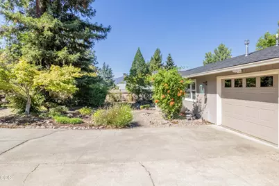 122 Swarthout Drive, Grants Pass, OR 97527 - Photo 3