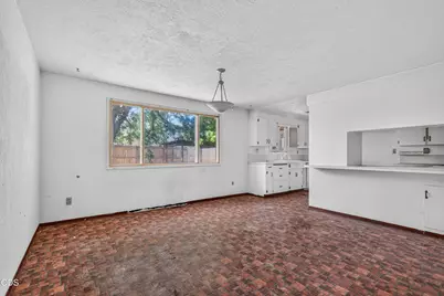 1734 Alcan Drive, Medford, OR 97504 - Photo 7