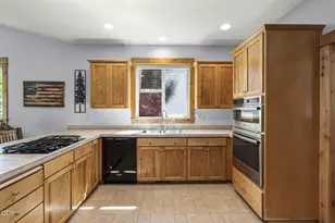 944 E Creek View Dr, Sisters, OR 97759 - Photo 9