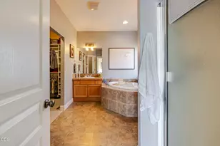 2258 SW 36th St, Redmond, OR 97756 - Photo 21