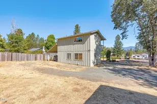 2829 Hamilton Ln, Grants Pass, OR 97527 - Photo 9