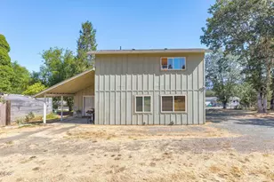 2829 Hamilton Ln, Grants Pass, OR 97527 - Photo 15
