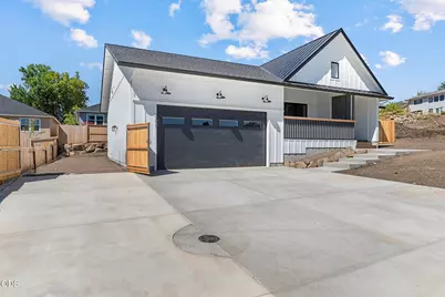 3371 Bryson Way, Medford, OR 97504 - Photo 3