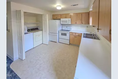 1800 Crater Lake Avenue #12, Medford, OR 97504 - Photo 9