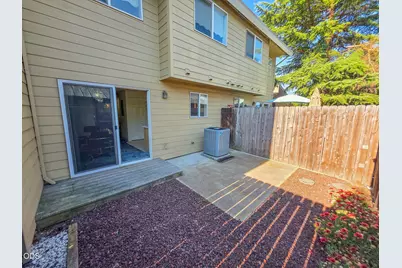 1800 Crater Lake Avenue #12, Medford, OR 97504 - Photo 13