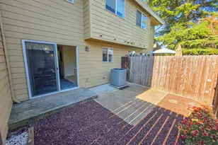1800 Crater Lake Ave, Medford, OR 97504 - Photo 13