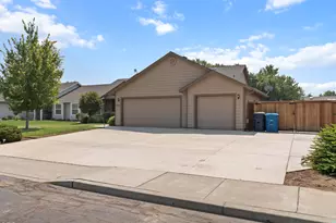 1950 NW Nickernut Ct, Redmond, OR 97756 - Photo 3