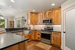1950 NW Nickernut Ct, Redmond, OR 97756 - Photo 5