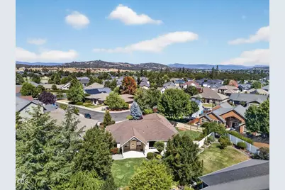 9 Aspen Court, Eagle Point, OR 97524 - Photo 3