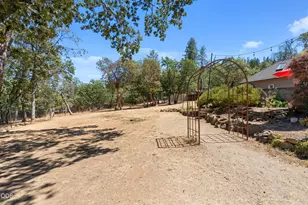 225 Andesite Dr, Jacksonville, OR 97530 - Photo 45