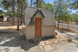 225 Andesite Dr, Jacksonville, OR 97530 - Photo 51