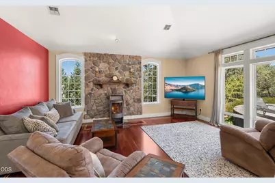 225 Andesite Drive, Jacksonville, OR 97530 - Photo 7