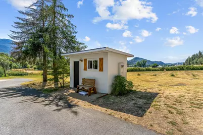 10999 N Applegate Road, Grants Pass, OR 97527 - Photo 47