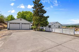 3375 Dodge Rd, White City, OR 97503 - Photo 5