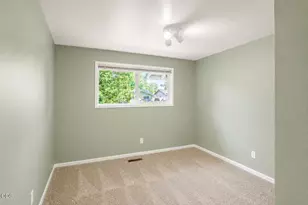 2840 Alameda St, Medford, OR 97504 - Photo 13