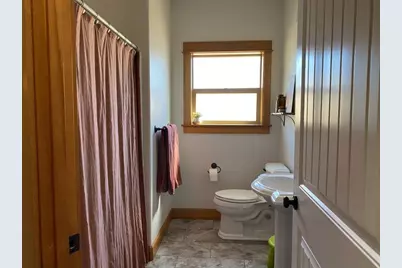 749 NW 8th Street, Redmond, OR 97756 - Photo 3