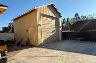 749 NW 8th St, Redmond, OR 97756 - Photo 11