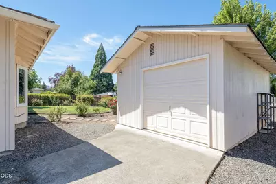 570 Maaike Drive, Medford, OR 97504 - Photo 23