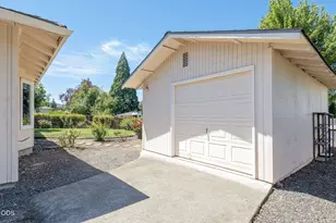 570 Maaike Dr, Medford, OR 97504 - Photo 23