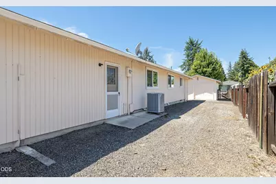 570 Maaike Drive, Medford, OR 97504 - Photo 21