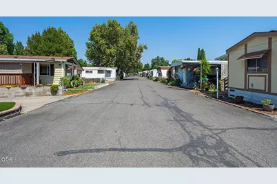 327 Sandlewood Drive, Grants Pass, OR 97526 - Photo 9
