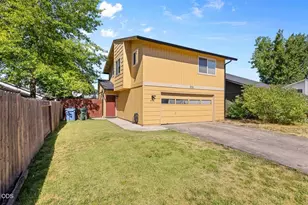 412 Lorraine Ave, Eagle Point, OR 97524 - Photo 1