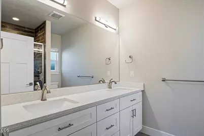 2755 SW Greens Boulevard #APT 17, Redmond, OR 97756 - Photo 7