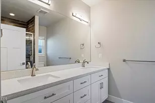 2755 SW Greens Blvd, Redmond, OR 97756 - Photo 7