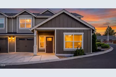 2755 SW Greens Boulevard #APT 17, Redmond, OR 97756 - Photo 1