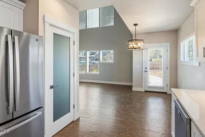 2755 SW Greens Boulevard #APT 17, Redmond, OR 97756 - Photo 19