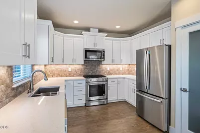 2755 SW Greens Boulevard #APT 17, Redmond, OR 97756 - Photo 17