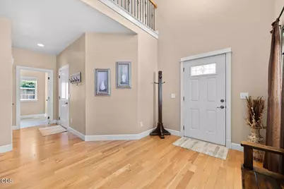 1073 Cathedral Way, Central Point, OR 97502 - Photo 3