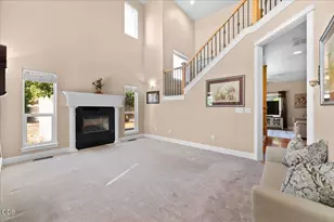 1073 Cathedral Way, Central Point, OR 97502 - Photo 5