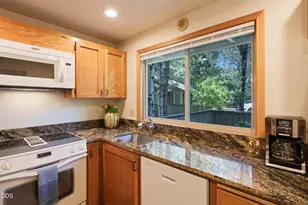 57369 Lake Aspen Ct, Sunriver, OR 97707 - Photo 7
