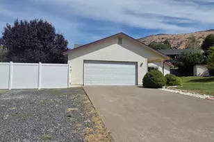 445 Havencrest Ct, Klamath Falls, OR 97603 - Photo 3