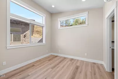 1658 N Foothill Road, Medford, OR 97504 - Photo 7