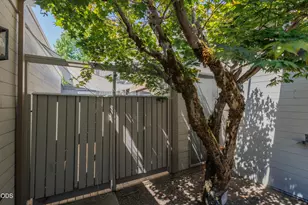 228 Mount Echo Dr, Medford, OR 97504 - Photo 9