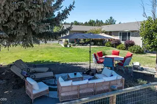 1940 SE Sagebrush Dr, Madras, OR 97741 - Photo 9