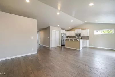 20380 SE Lois Way, Bend, OR 97702 - Photo 9