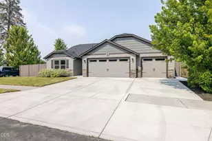 20380 SE Lois Way, Bend, OR 97702 - Photo 3